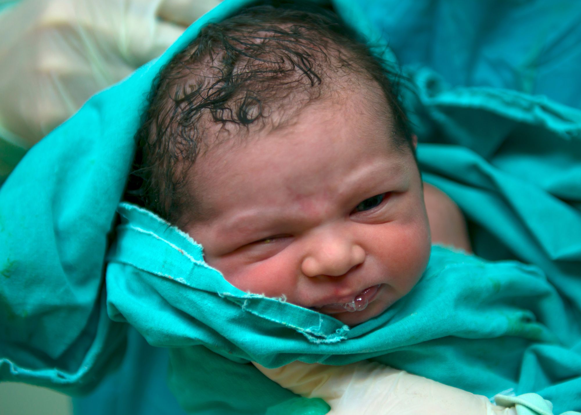 Read more about the article Airport Security allowed the potential mother to leave